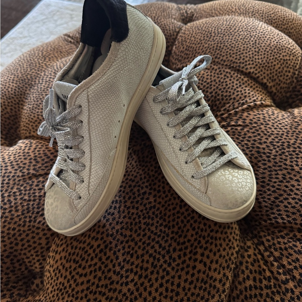 P448 Textured White and Black Sneakers